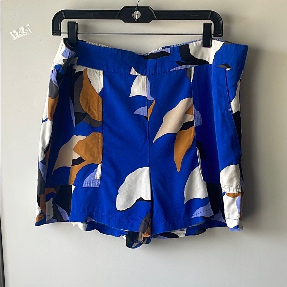 Nine West High Waist Blue and White Abstract Shorts - Picture 9 of 10